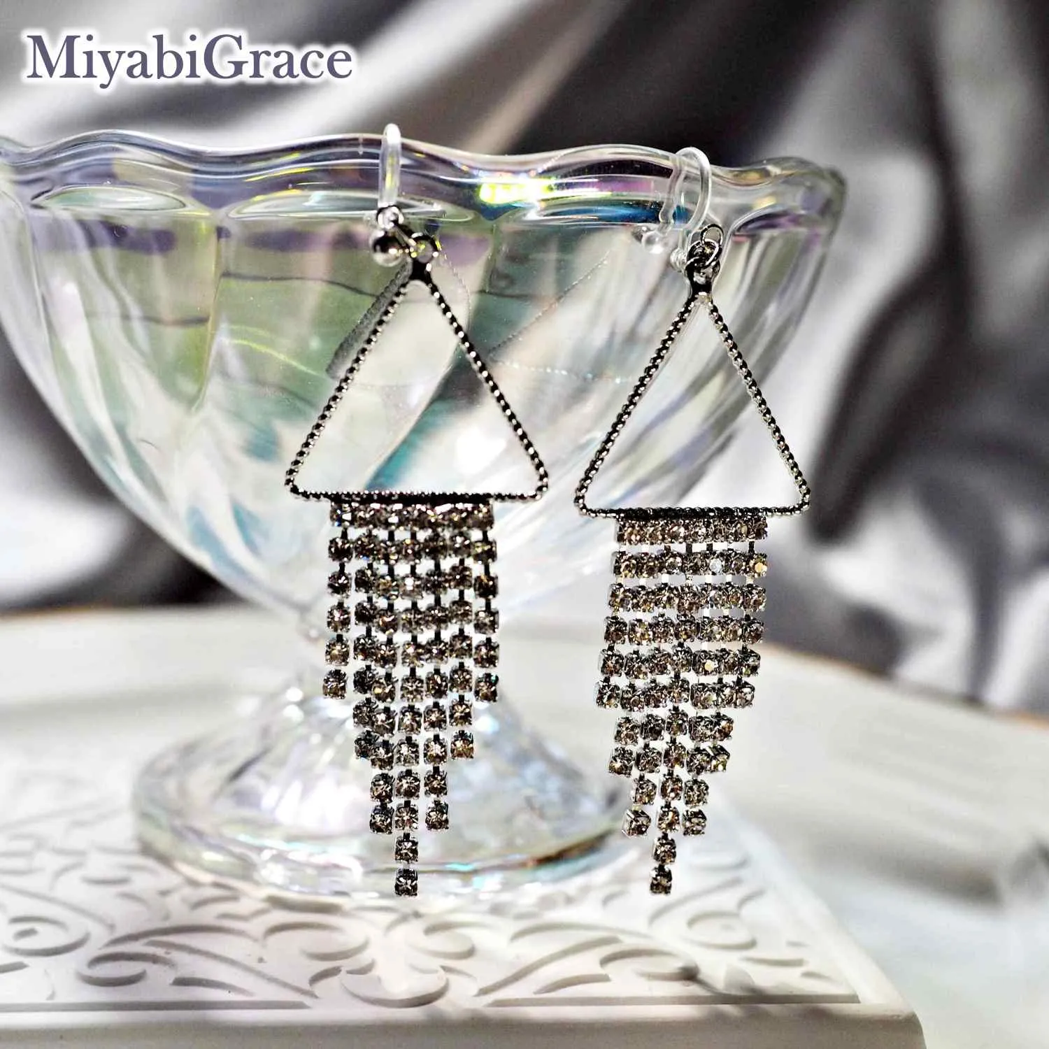 Dangle Geometric Gradated Rhinestone Invisible Clip-On Earrings